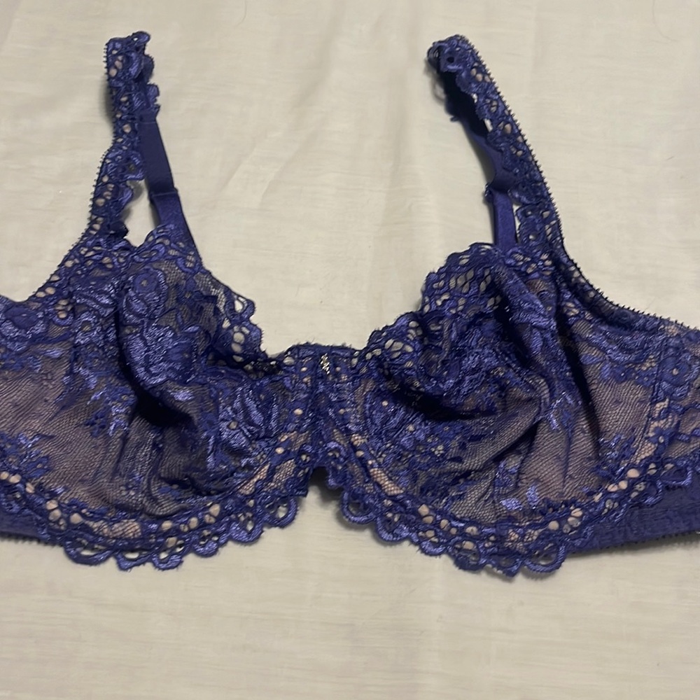Victoria’s Secret Unlined lace Demi bra